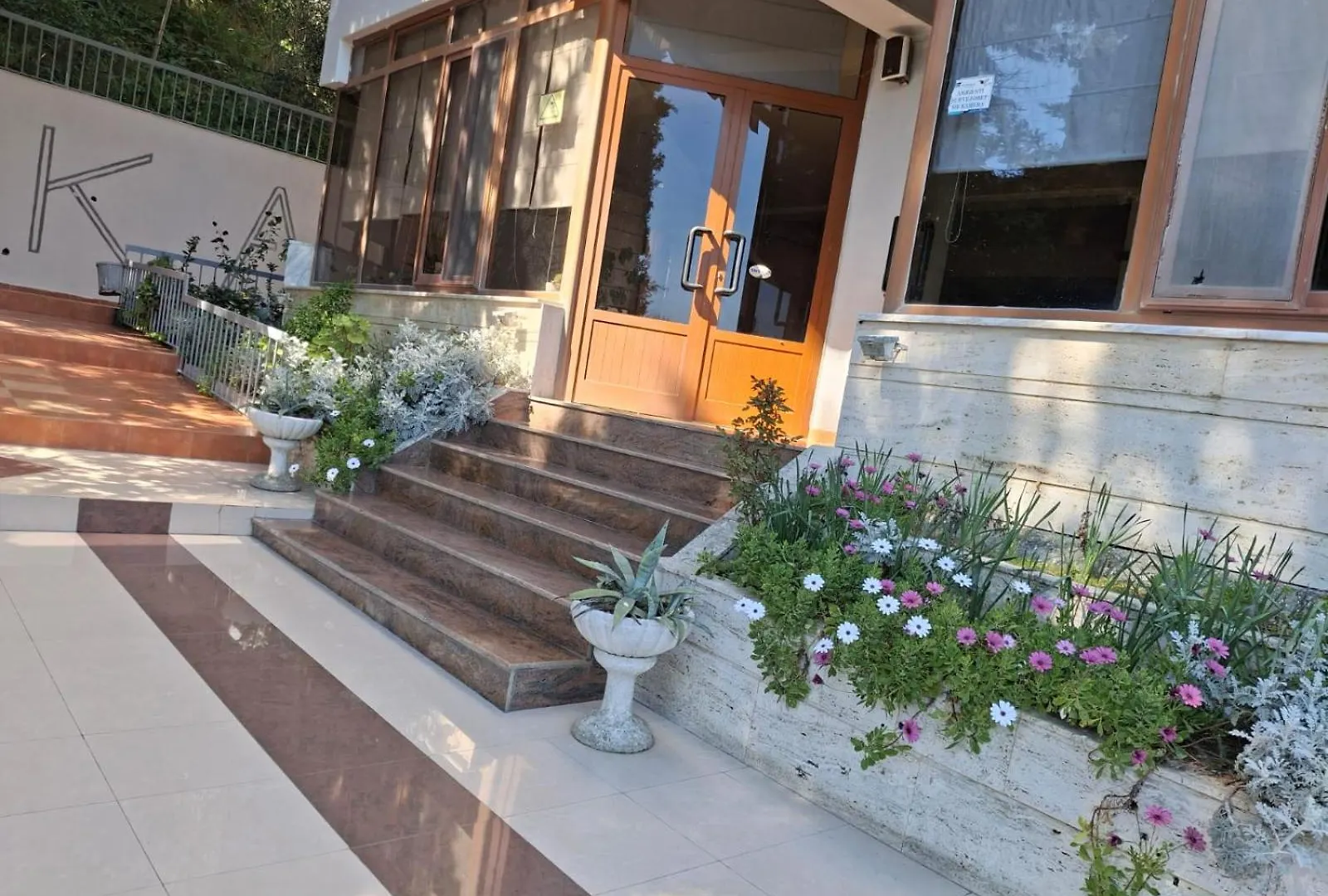 דורס Jozi Kaiser Apartment 3