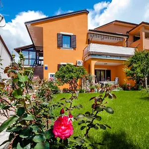 https://apartments-ana-rovinj-52210-4.in-istria.net
